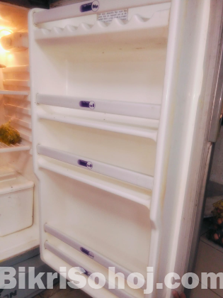 Walton ফ্রিজ বিক্রি হবে।